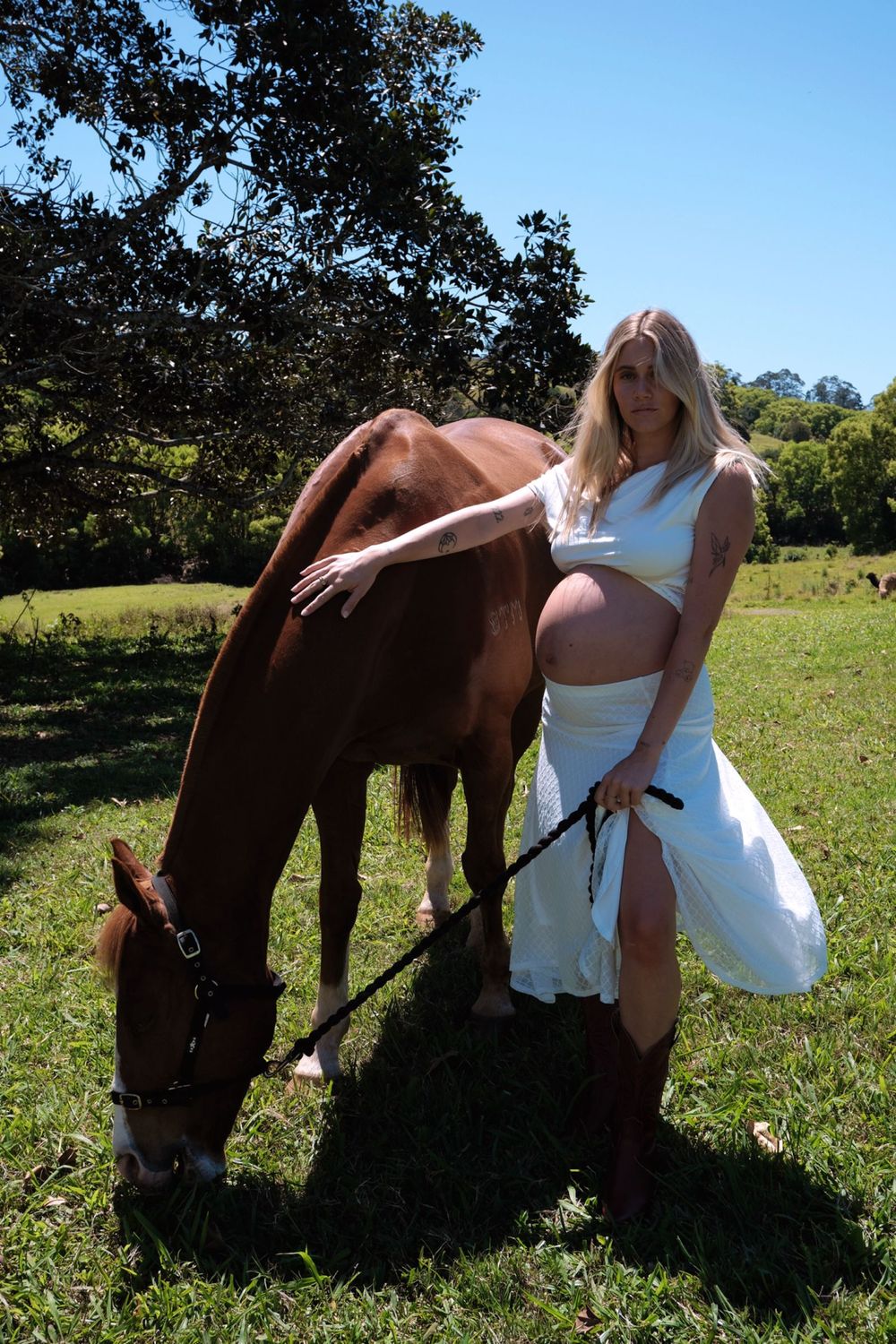 Maternity portrait with a grazing horse